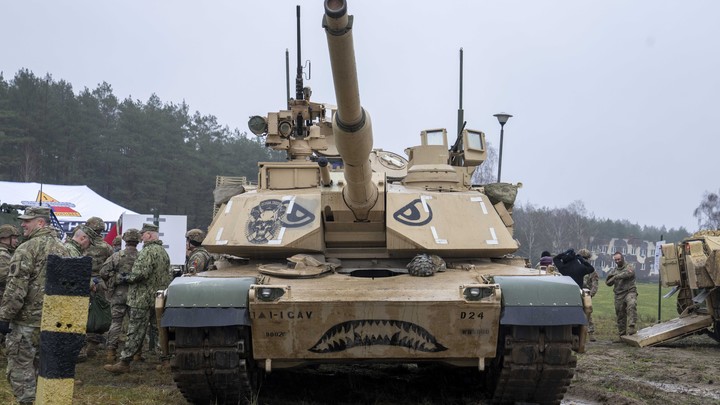 Америчка брука у Украјини: Тенкови “абрамс” неупотребљиви комади гвожђа