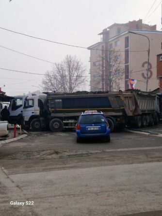 Нове барикаде у Митровици