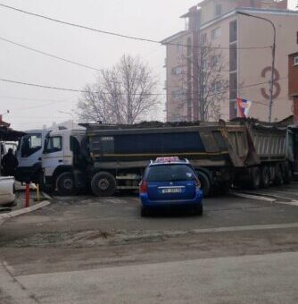 Нове барикаде у Митровици