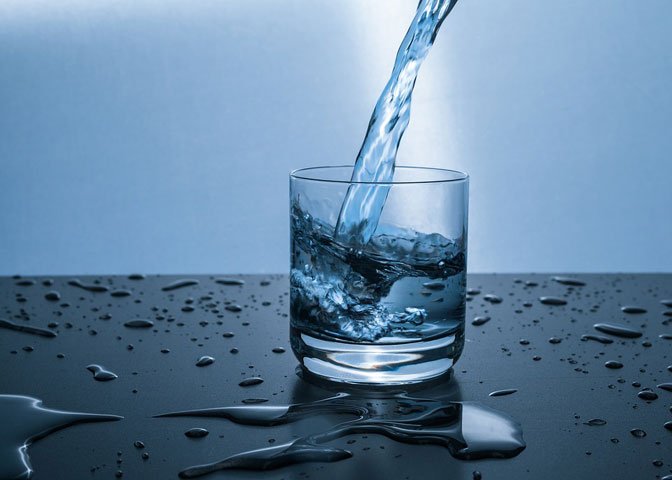Олакшајте себи: Шест додатака уз које вода чини чуда за пробаву!