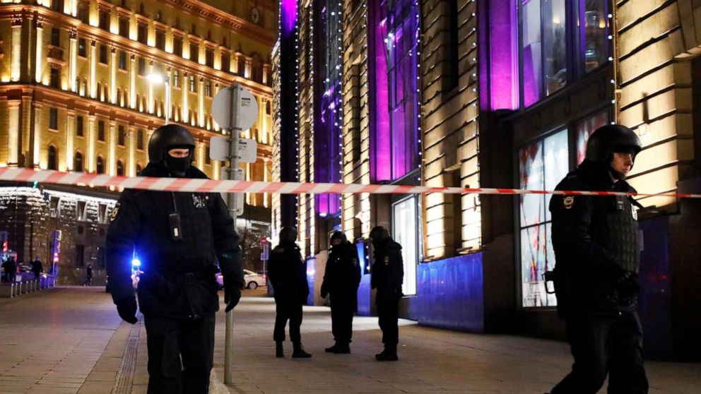 У оружаном нападу на ФСБ у Москви један официр безбедности мртав, пет рањених
