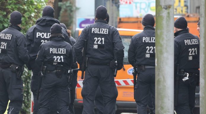Немачка: Полицајци убили Турчина који их је напао ножем и викао „Алаху Акбар“