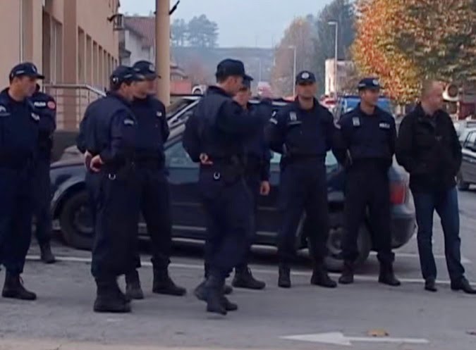 Због инцидента у Будви приведено 25 особа, повређен полицајац