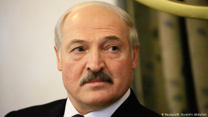 Лукашенко одговорио Макрону: А да ја посредујем у преговорима са „жутим прслуцима“?