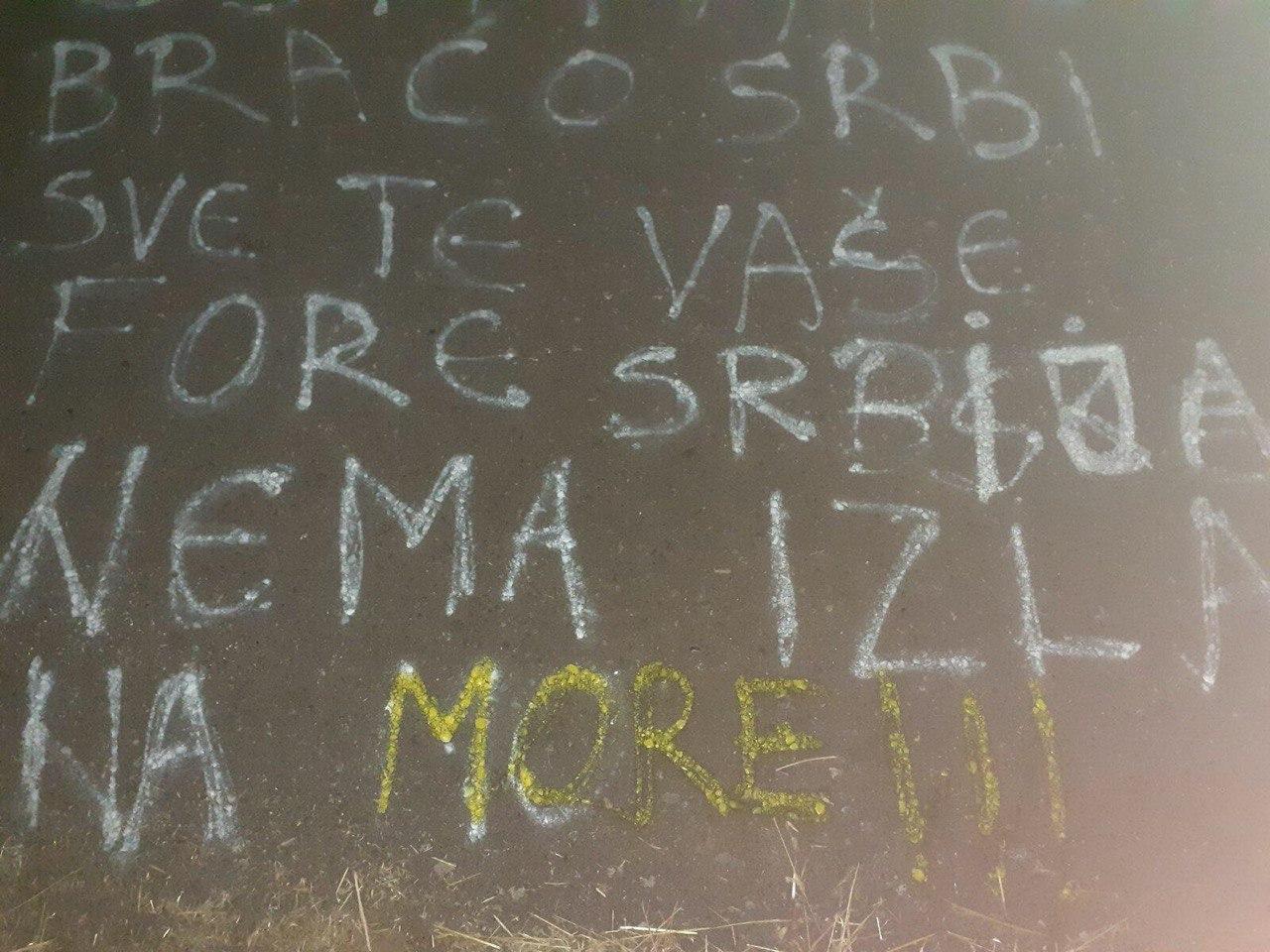 Напад на српску породицу у Подгорици: Оскрнавили фасаду и узвикивали "Србе на врбе" и "смрт Србима"!