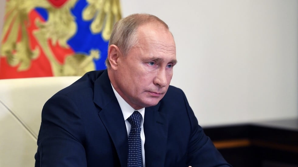 ЕНГЛЕСКИ ТАБЛОИД ТВРДИ: Путин подноси оставку због озбиљне болести? Ево о чему је реч!
