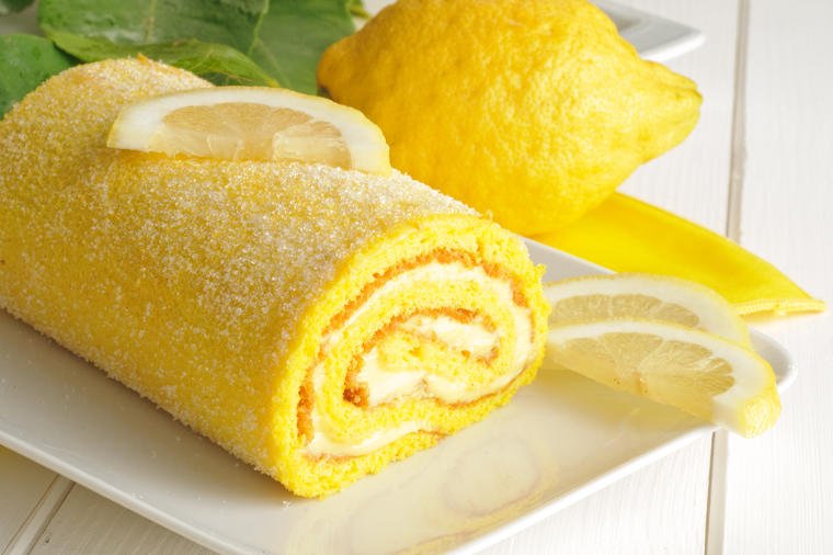 Домаћи ролат од лимуна: Божанствени десерт који ћете памтити!