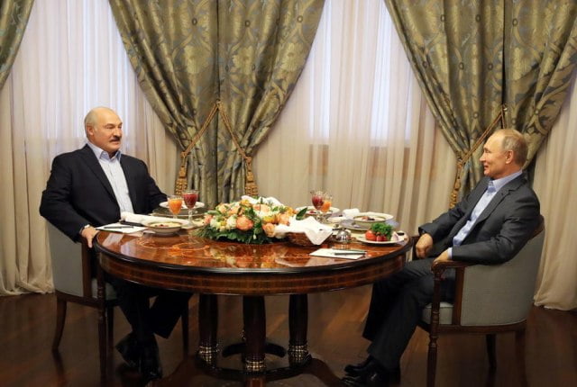 Путин и Лукашенко: "Нећемо никоме дозволити ни да попреко погледа у нашем правцу"