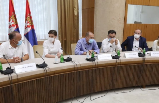 Противно СЗО: Кризни штаб донео одлуку о трећој дози и мешању вакцина у Србији!