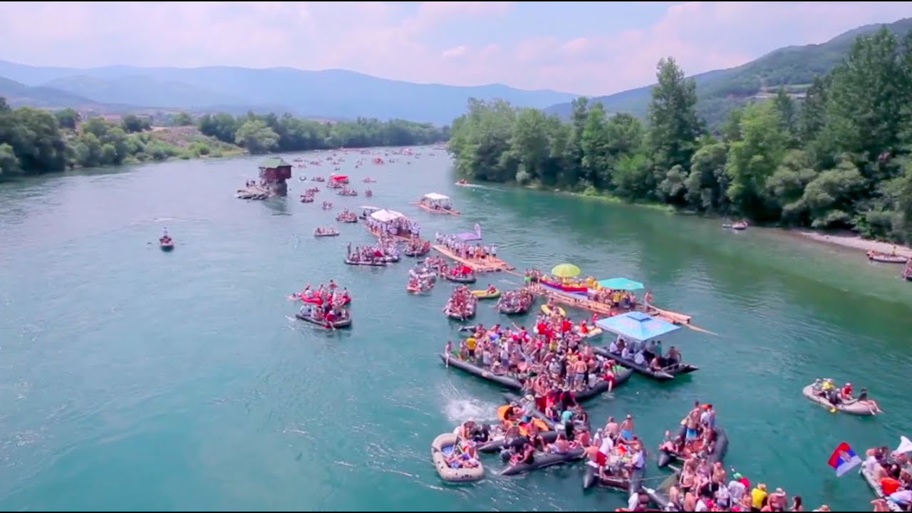 Kарневал на српски начин обориће све рекорде: Постављени чамци на Дрини, све спремно за најмасовнију регату