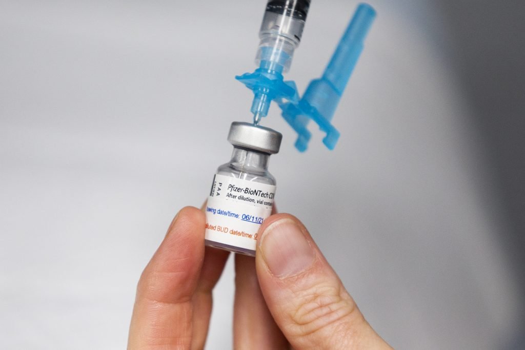 У Француској шесторо деце добило погрешну дозу вакцине