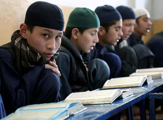 Талибанска власт у Авганистану саопштила да ће „средње школе похађати само дечаци, а професори ће бити искључиво мушкарци“