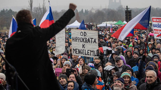 У Прагу протест против ковид-19 ограничења