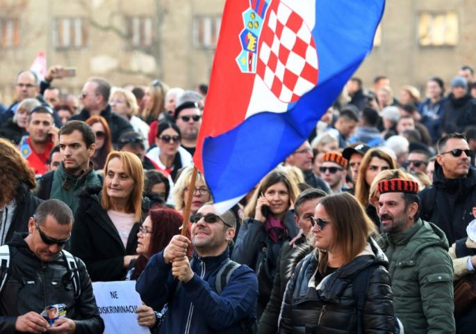 "ВРАТИТЕ СЕ ОДАКЛЕ СТЕ ДОШЛИ!" Расистички скандал у Загребу - нападнути страни радници фабрике аутомобила