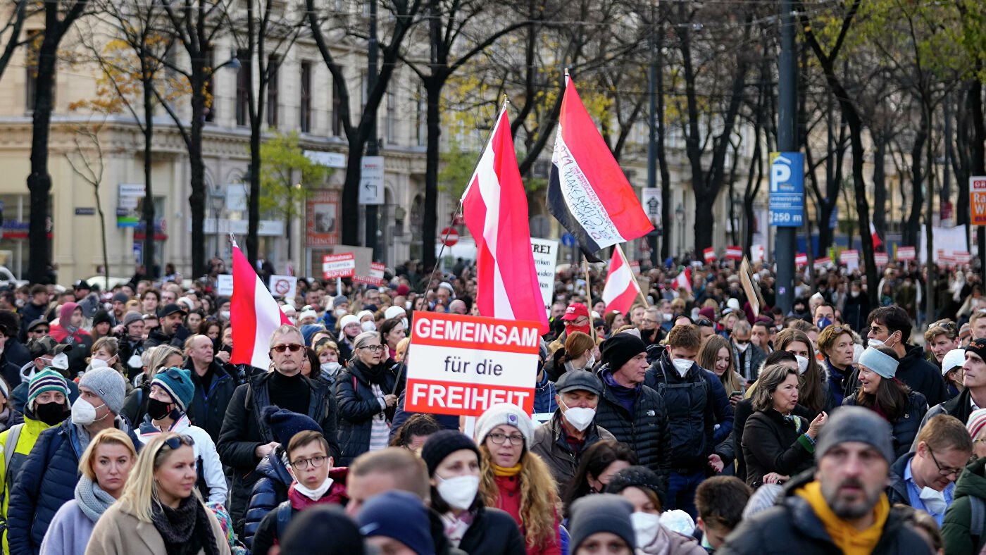 Напето у Аустрији: Протести у Бечу, полиција процењује да је било 40.000 људи, забележени инциденти