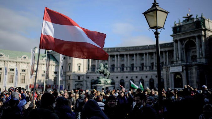 Протести против корона мера у више градова Аустрије