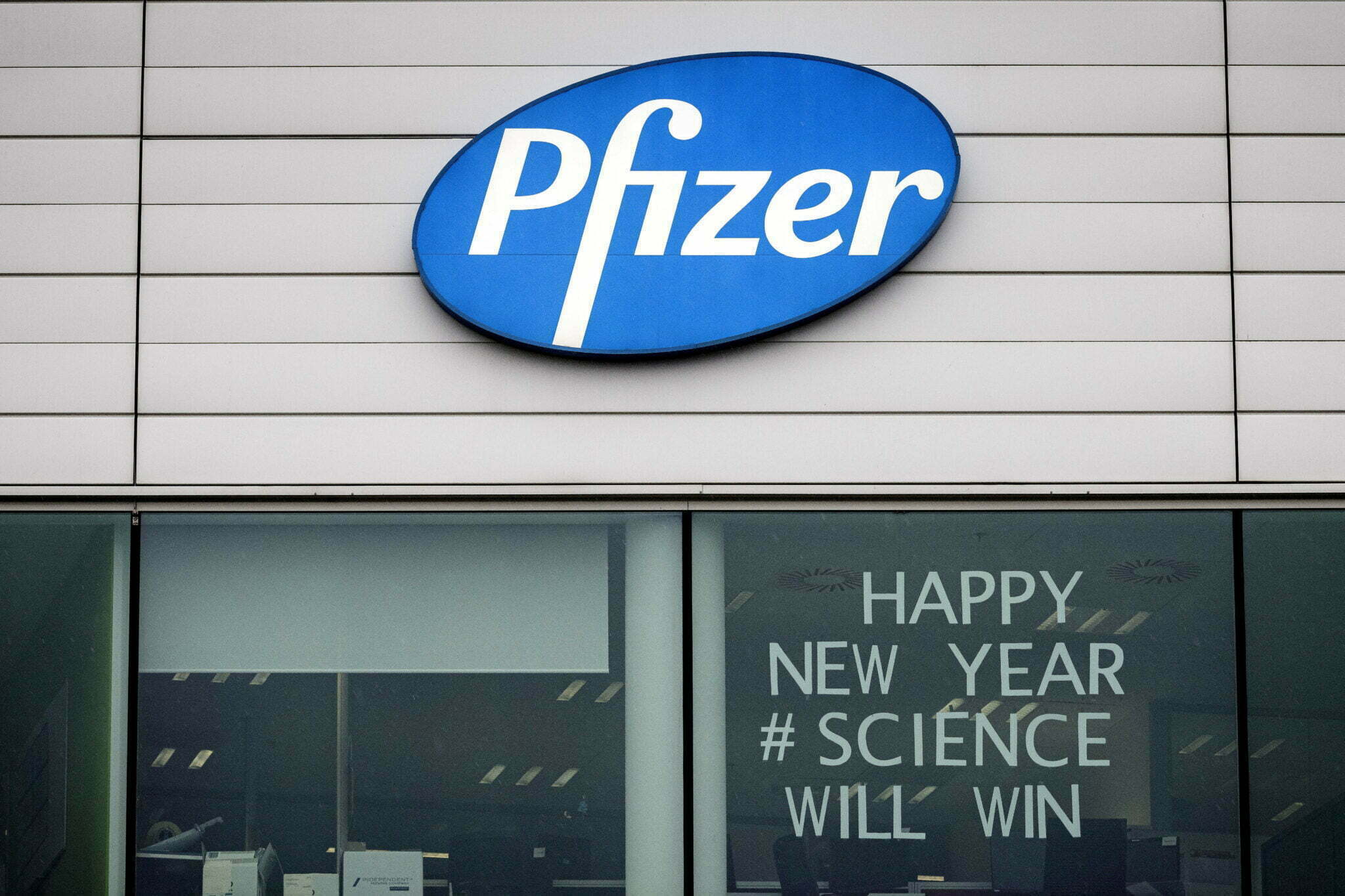 Фајзер зарадио од вакцина па купује компанију од 7 млрд. УСД