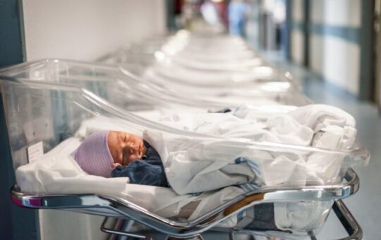 Страшни резултати: Бебе рођене током пандемије заостају у раном развоју
