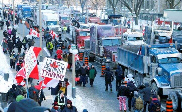 1643571403-2022-01-30T160426Z_231289150_RC2S9S9OG9GP_RTRMADP_3_HEALTH-CORONAVIRUS-CANADA-TRUCKING-900x554