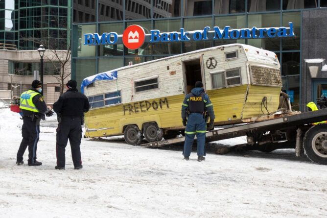 1645384403-2022-02-20T182710Z_1509920880_RC2RNS9F4IPR_RTRMADP_3_HEALTH-CORONAVIRUS-CANADA-TRUCKING-900x600