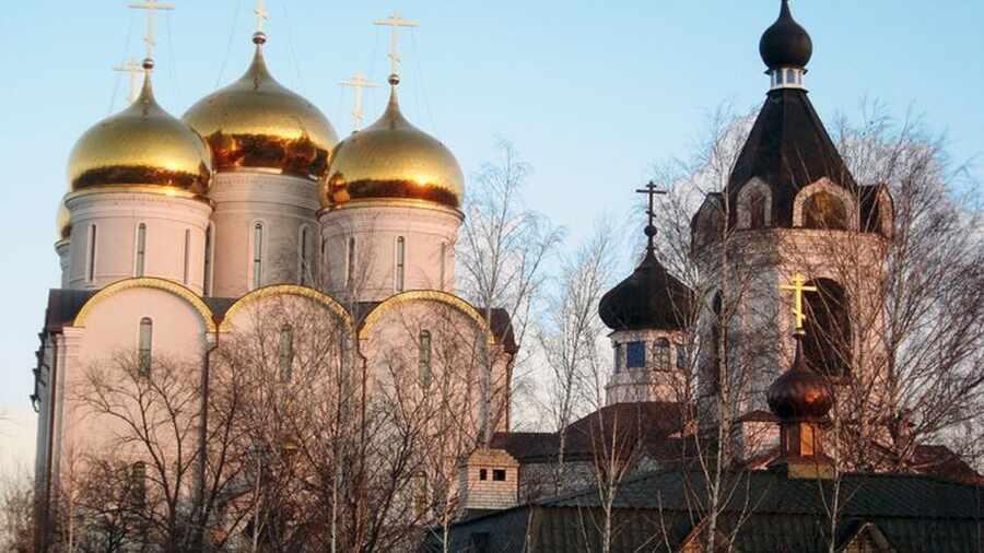ukronacisty-zablokirovali-450-mirnyh-zhitelej-v-nikolo-vasilevskom-monastyre