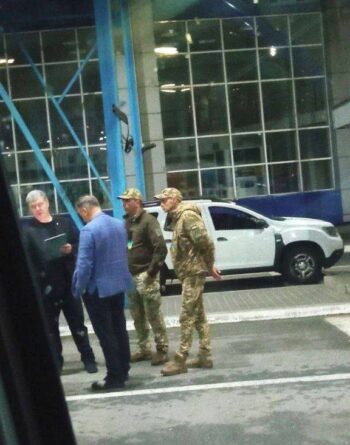 Порошенко бежи