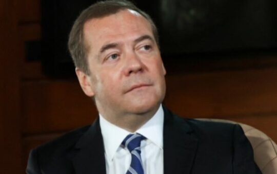 Медведев: У Европи неће бити руског гаса ако му ЕУ постави границу цене