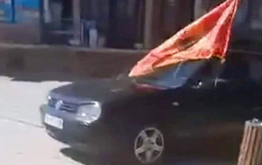 Шиптари и даље провоцирају: Са заставама "УЧК" кроз српско село