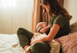Мајчино млеко “потпуно вакцинисаних“ жена садржи токсине из мРНА