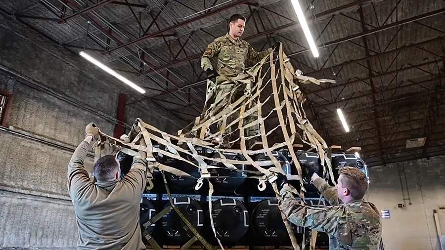војну