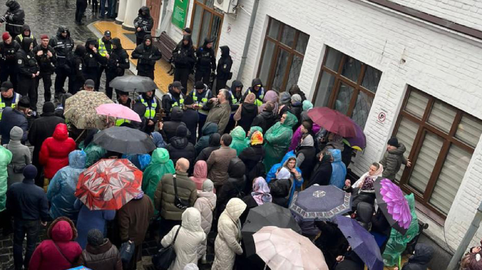 полиција у лаври