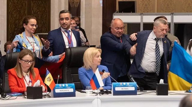 украјински делегат