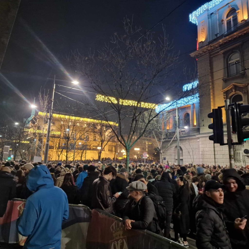 протест испред РИК