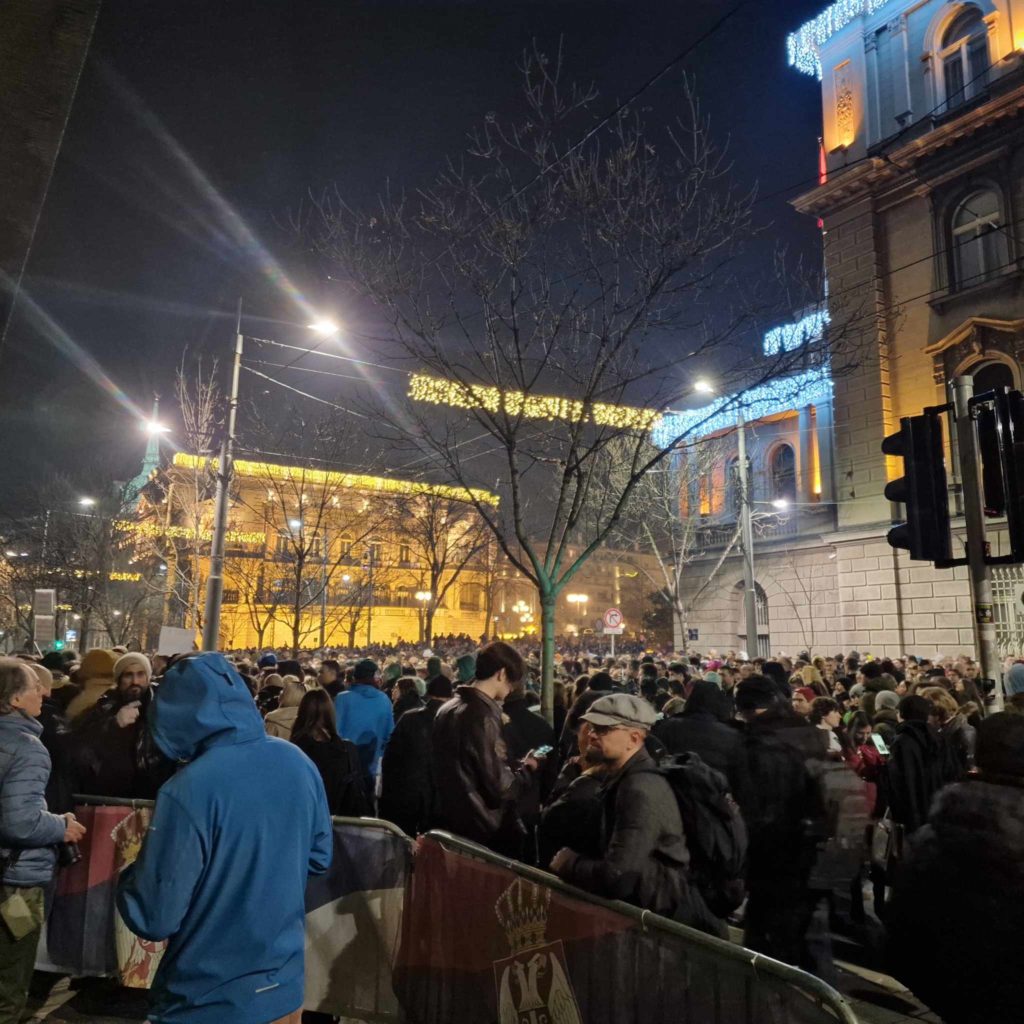 протест испред РИК