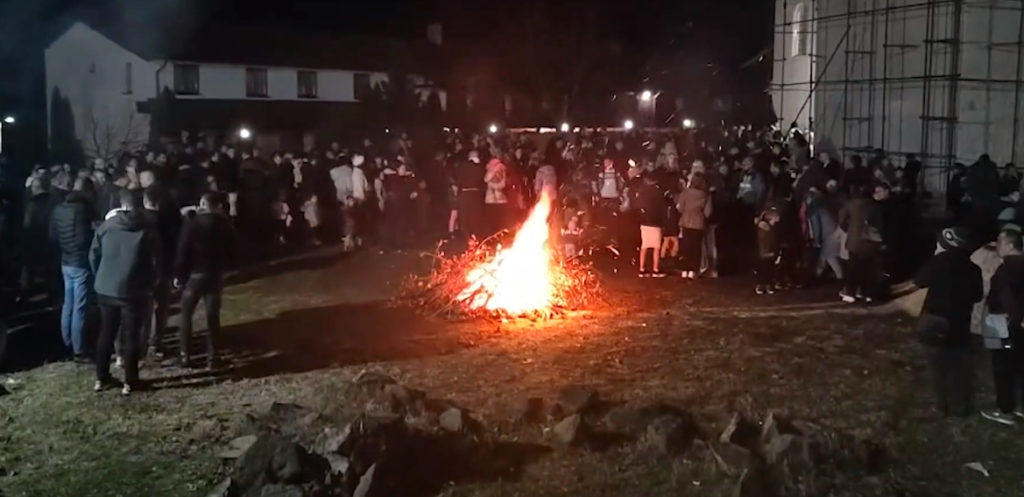 запаљени бадњаци у Бањској