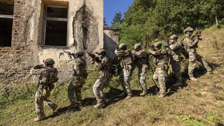 сад албанија