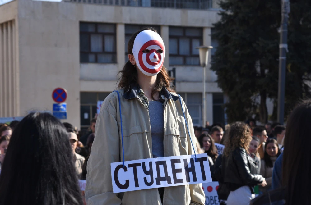 годину