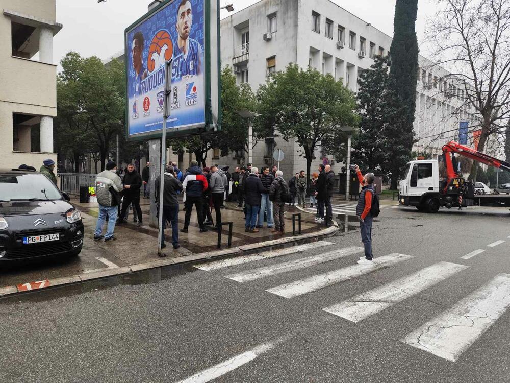 протест камосјутраша у Подгорици