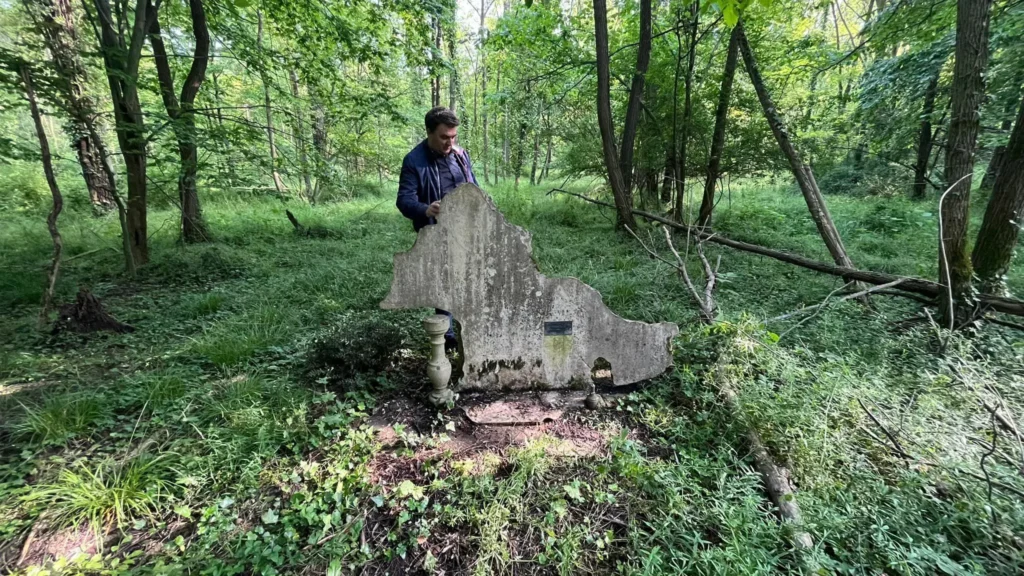 Рушење српских споменика у Хрватској