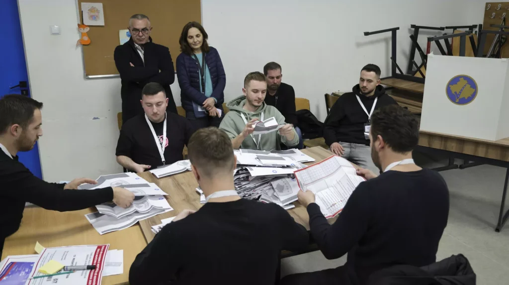 Шиптари се хватају за гуше