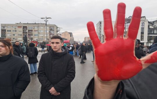 Блокада школе у Инђији