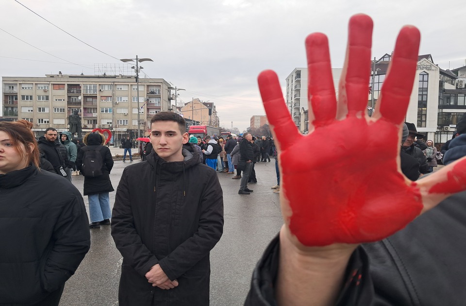 Блокада школе у Инђији