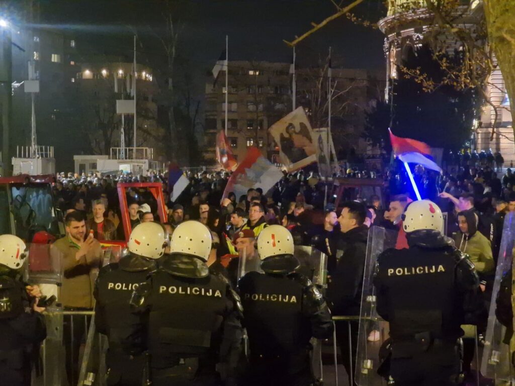 хаос у центру