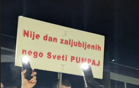 пумпај транспарент