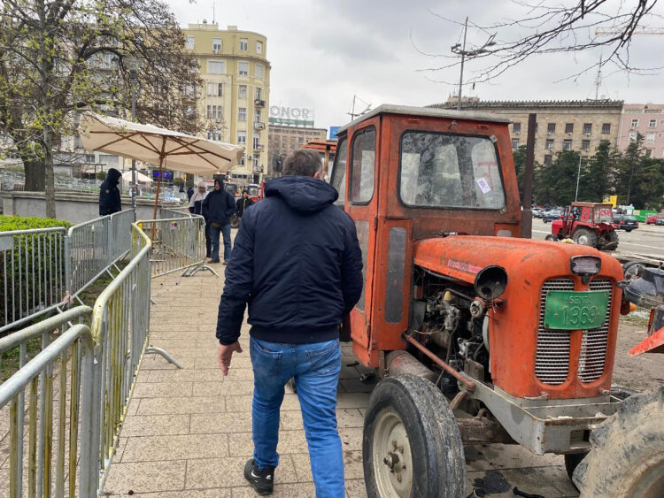 трактори код парка