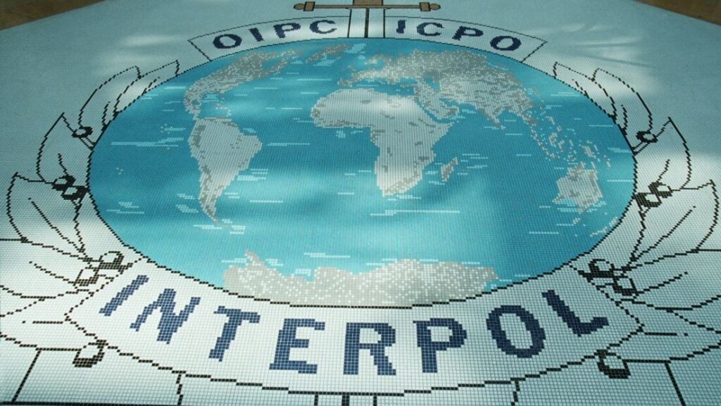 Интерпол