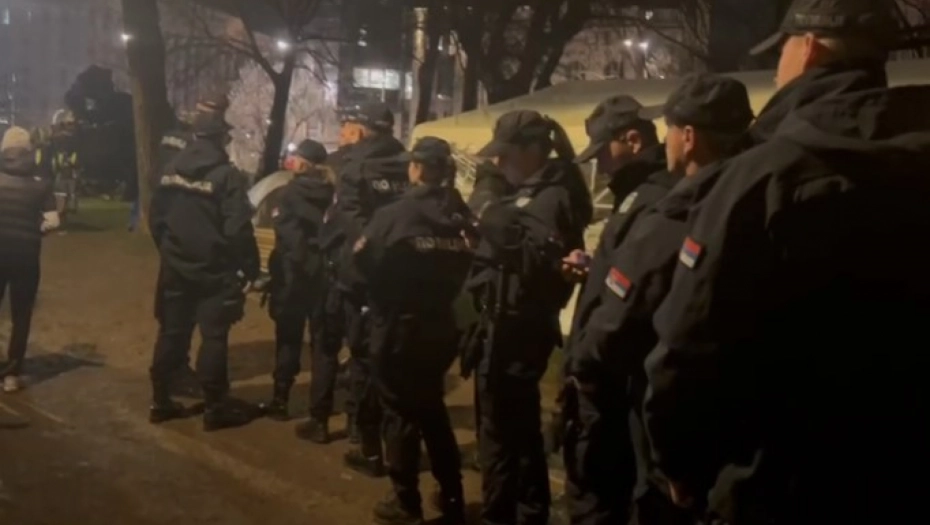 Кордон полиције у Пионирском парку