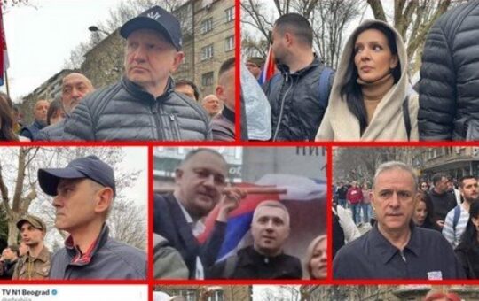 политичари