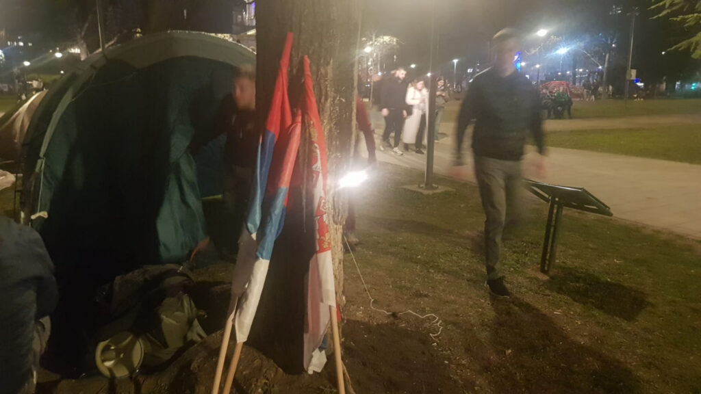 Студенти испред Председништва