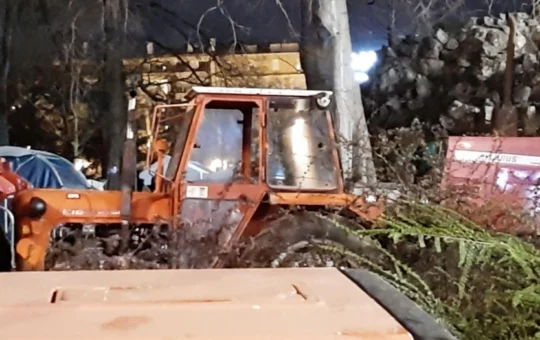 Уништен трактор код Пионирског парка